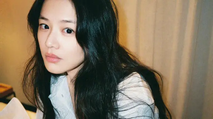 马思纯穿居家睡衣拍胶片照片 慵懒松弛素颜灵动