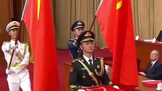 追光的你丨总书记向他们颁授勋章