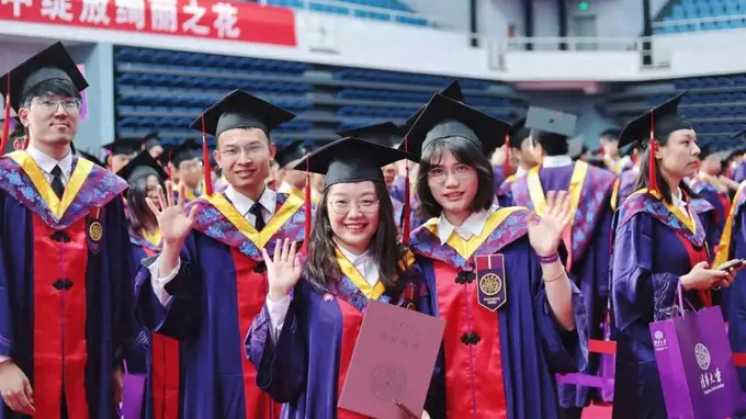 清华大学:截至2026年6月,毕业生国内重点单位就业率连续16年超过80%,赴西藏、青海、新疆等地区就业人数较去年同期显著提升