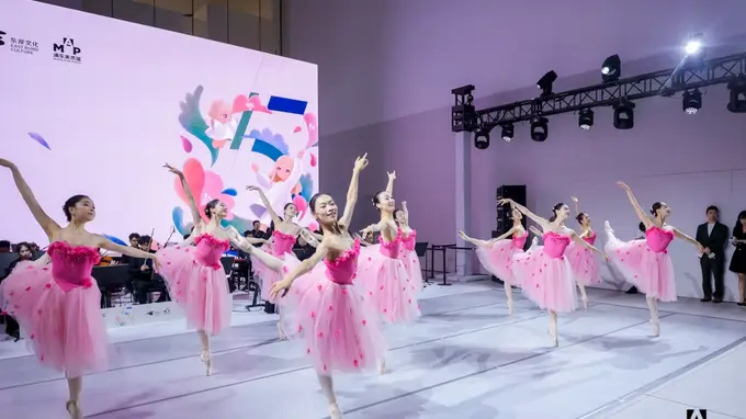 浦东美术馆五周年:艺术种子粲然绽放,从白盒子走向水岸生态