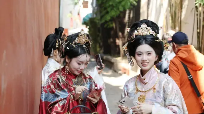 换装旅拍，为何这么受欢迎？