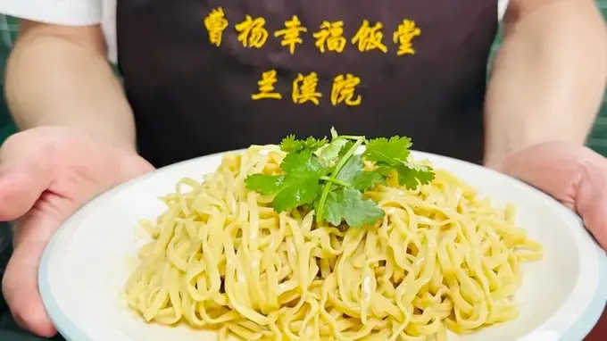 冷面冷馄饨应季上新，社区长者食堂飘出“夏日咪道”！