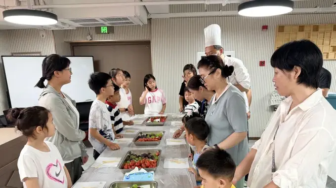 【幸福新桥】甜蜜一夏，巧手制糖——艺嘉居民区开展糖葫芦手工制作活动