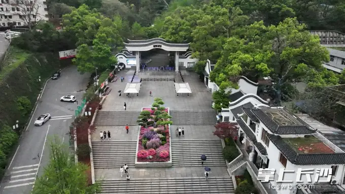 岳麓山景区东门提质升级动工,9月底焕新迎客