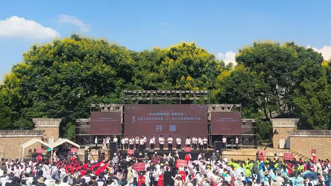 千人管乐奏响23℃清凉 花溪向全国游客发出夏日邀约