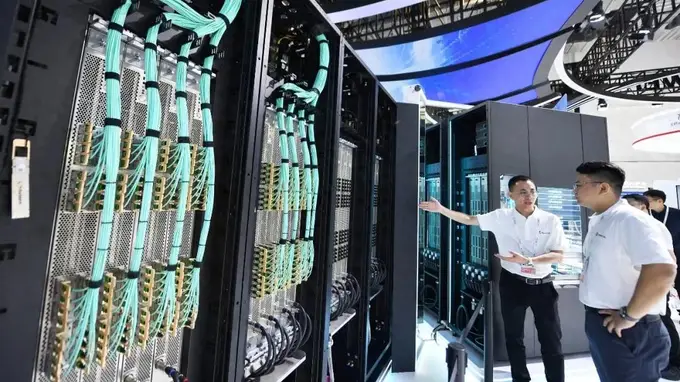 超亿元黑色机柜成焦点 超节点技术在WAIC大放异彩