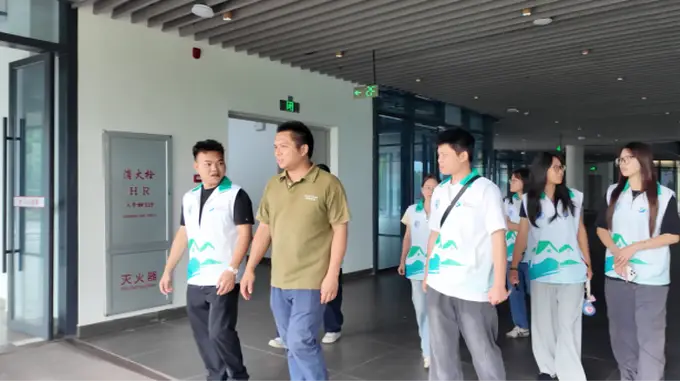 “笃志向善”突击队走进柏塘镇裸心茶厂 细探山茶全流程加工工艺