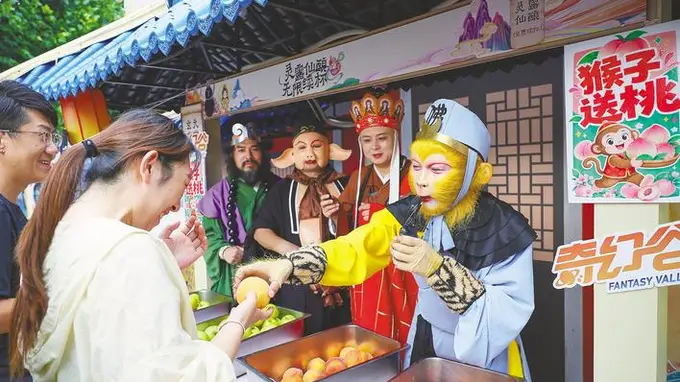 7月18日 襄阳市华侨城奇幻度假区 唐僧师徒NPC助阵 谷城鲜桃香梨助农推广活动
