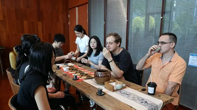 当黑科技遇见茶香!这家小店太会了
