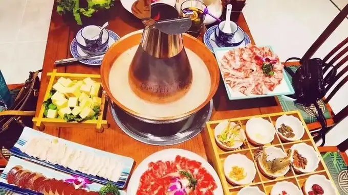 乌拉满族火锅 探寻汤料里的传统烟火味