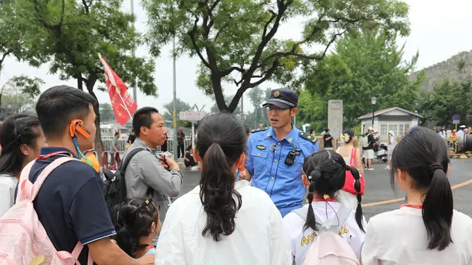 东城城管暑期专项执法 线上拼团游客需警惕黑导游