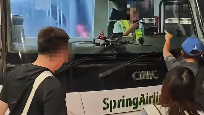 春秋航空9C6190航班摆渡车空调故障致歉 涉事旅客滞留近40分钟