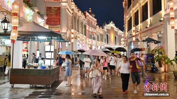 广东中山孙文西路步行街夜间活力拉满 逛吃打卡人气爆表