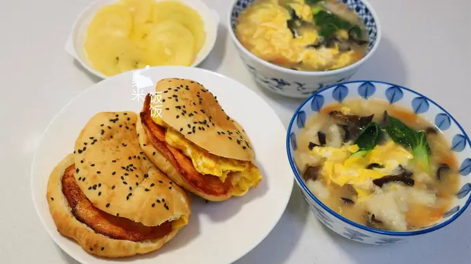 两人份快手早餐搞定，筋道面疙瘩配软嫩滑蛋超省心