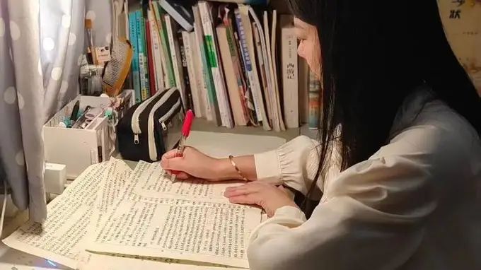 成都41岁妈妈为激励初中生女儿 考上985川大应用心理硕士