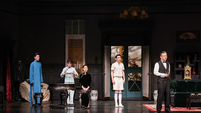 北京人艺复排《雷雨》首演亮相首都剧场 杨立新执导坚守现实主义
