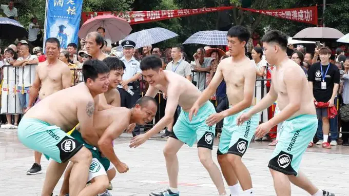 阳朔白沙马岭百年共会 抬关公抢花炮迎“六·廿三”
