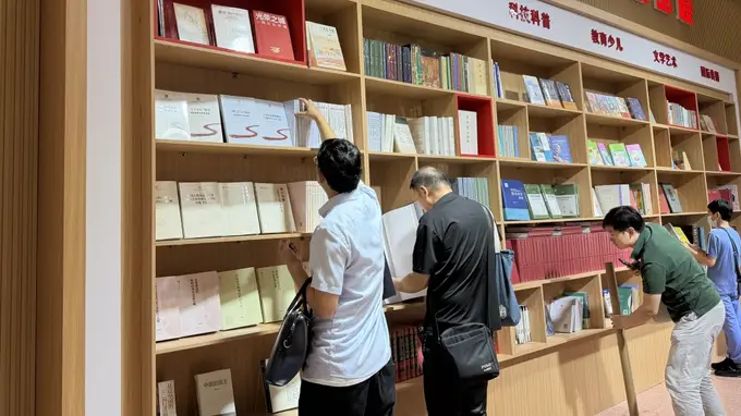 读懂中国发展脉络,“五大文库”等主题出版集中亮相上海书展
