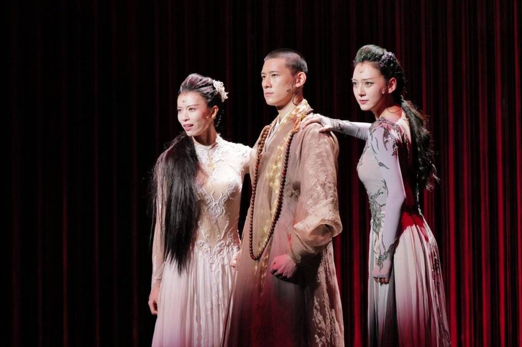 新生代接棒经典，话剧《青蛇》13年后重回上海