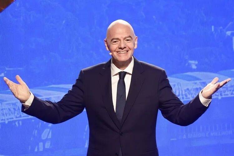 国际足联主席涉嫌违反中立原则或被投诉，被指与特朗普关系过密，两人通话暂缓红牌停赛