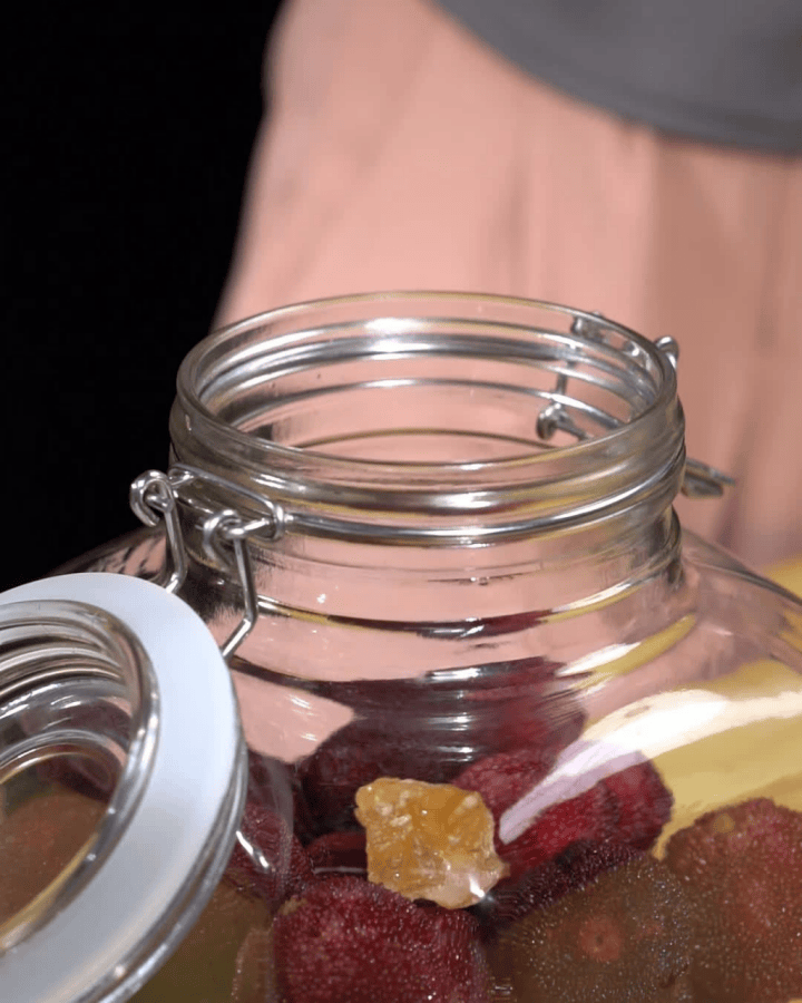 杨梅泡酒的做法揭秘，这样做锁住鲜果香气！
