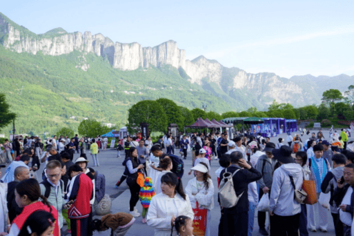 恩施“铁腕治旅”背后：游客吐槽频发，旅游人次增速连续两年下滑