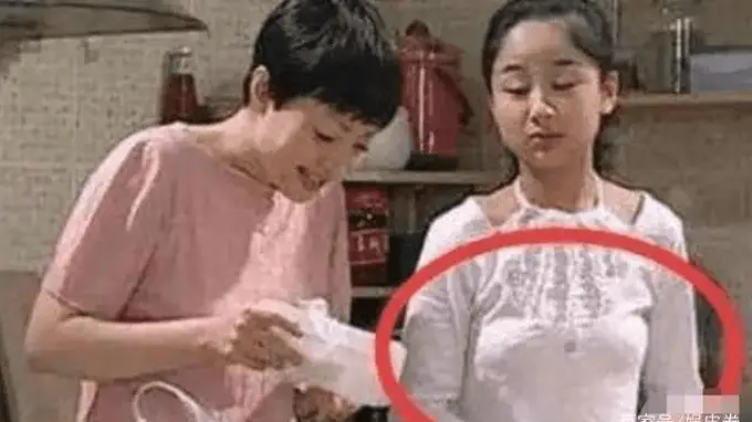 原创《家有儿女》中的穿帮镜头,连三岁小孩都骗不过,导演你太离谱了