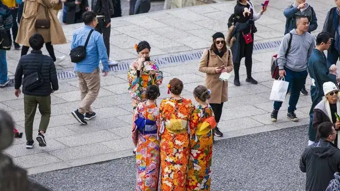 原创赴日国人数量暴跌56.4%！客源格局大变，韩国登顶访日第一客源