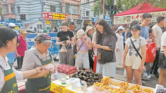 哈尔滨红专街早市：异国游客舌尖上的东北风情体验