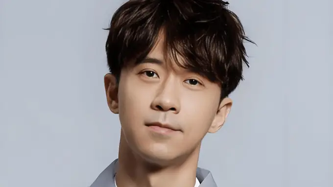 56岁光良近况首爆！5段真情皆因聚少离多散场 今自律健身仍孤身却从容开2026巡演