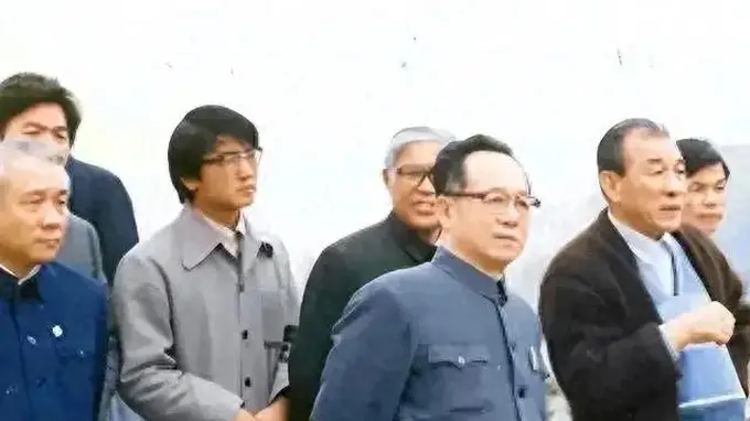 谷牧在成都大三线考察会场全程站着汇报 坚守对彭德怀的尊重之礼
