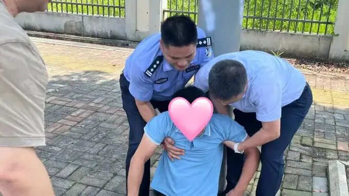 街头“多看一眼”救下昏迷司机，长沙这位民警获网友点赞｜26℃
