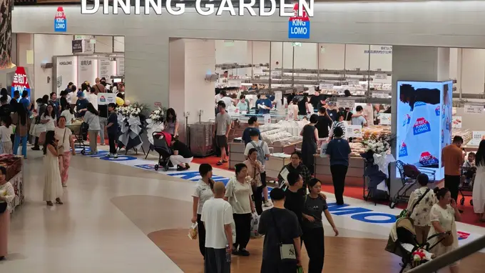 火爆长沙的金粒门，在武汉连开五店，有人从县城驱车2小时代购千元零食