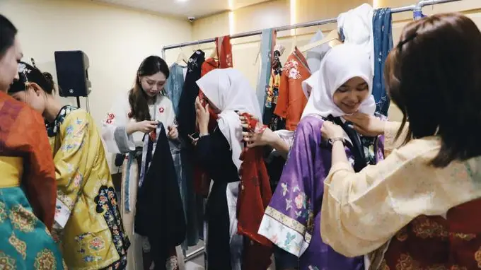 一袭华服何以“圈粉”千岛之国