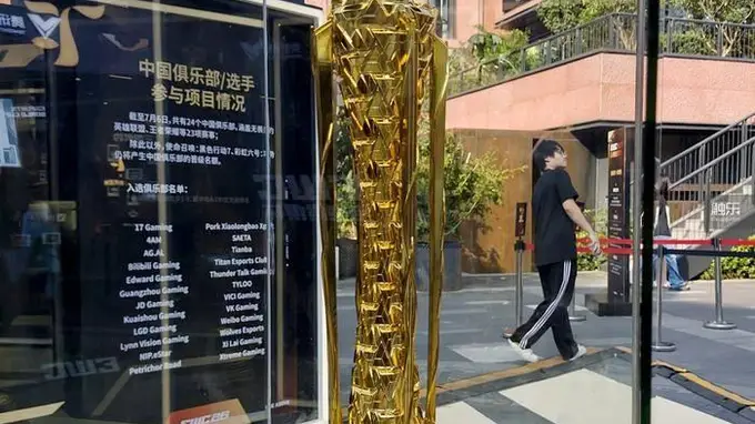 世界级电竞的“金色雨”，飘进了武汉老里分