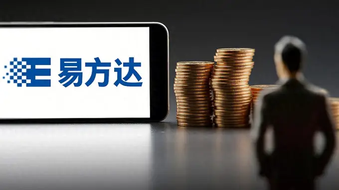 易方达张坤，罕见调仓