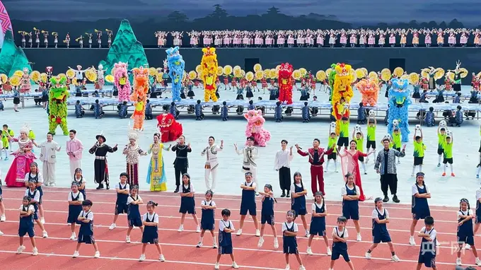 贵州省黔东南州庆70周年 这场主题文艺演出唱响各族群众同心赞歌
