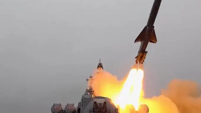 俄罗斯北方舰队多兵种大动作 巴伦支海演习射多枚巡航导弹