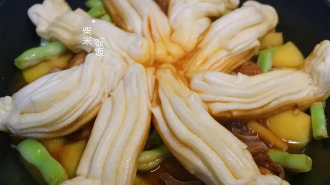 三伏天必学：排骨豆角土豆一锅出，配香软吸汁花卷超解馋