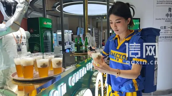 青岛机场8月重磅推出“青岛接机酒”特色文旅活动 鲜啤迎客传递城市风情