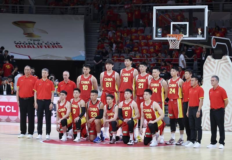 半场战报-贺希宁10分杨瀚森5分2犯 中国男篮10分落后日本