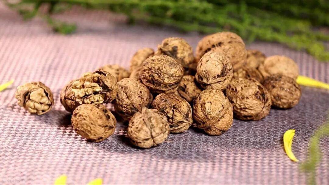 坚果助脑力不退化？哪种坚果最推荐？“最脏水果”第一名，不是草莓，不是葡萄