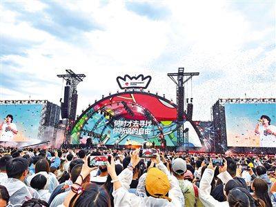 草莓音乐节点燃首府盛夏