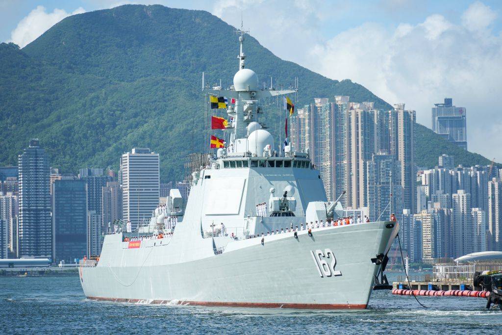 综述：国安家好庆回归 香江舰影引热潮——南宁舰、衡阳舰抵港激发爱国热情