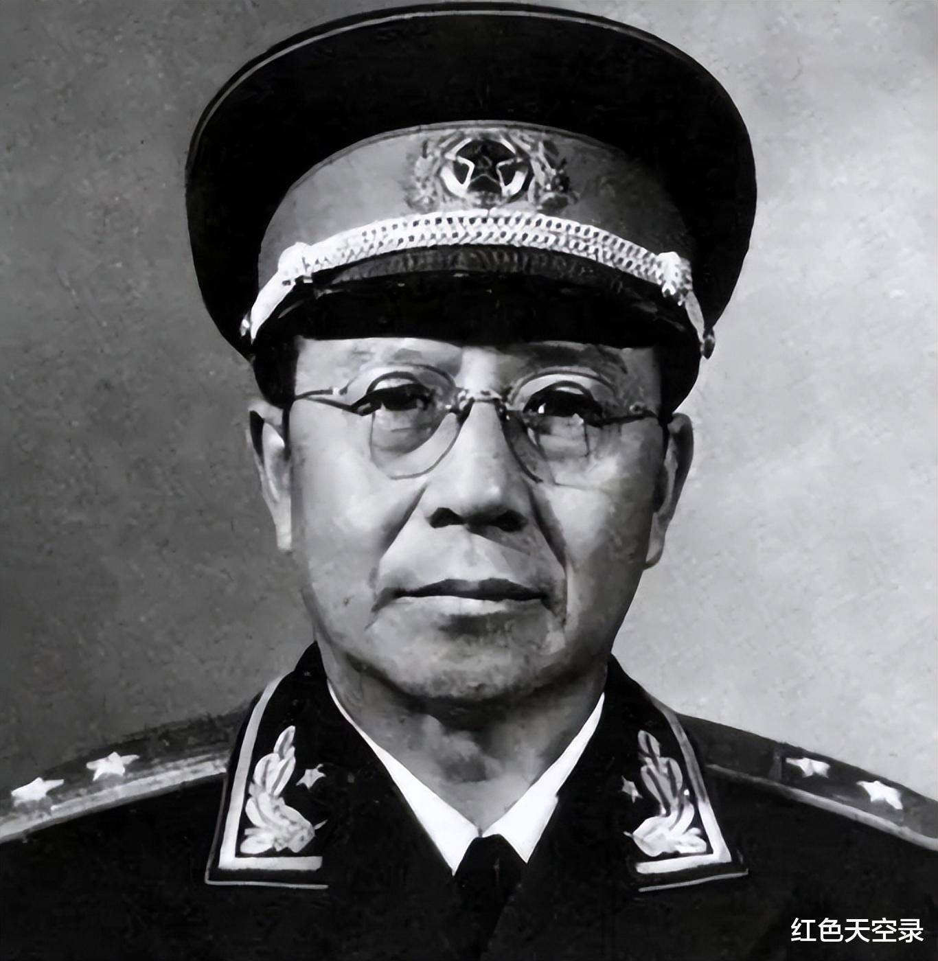 1961年，陈毅和周恩来在饭店吃狗肉，被人狠狠地踩了一脚