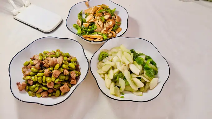 我们家一餐，很简单，也没有大油荤