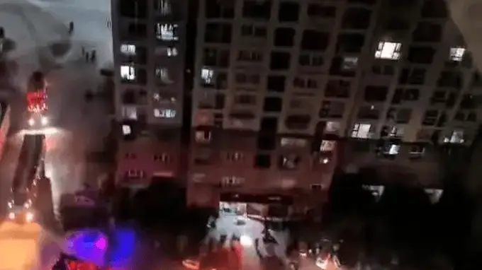 安徽一小区起火致双胞胎孩童遇难,家属反映消防栓无水,当地已成立调查组