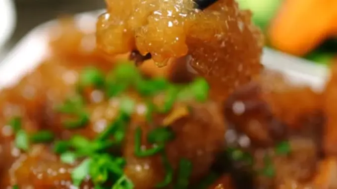 入味剔透油而不腻，山粉圆子烧肉暖透秋冬餐桌