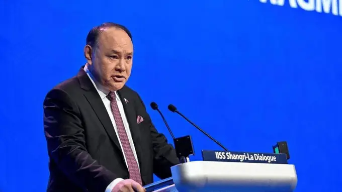 中菲再度激烈交锋，国防部反击，外交部也介入，菲律宾防长已登岛