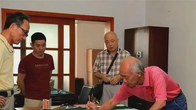 新潮“抱团养老”火了:不去养老院、不拖累子女,网友直呼向往